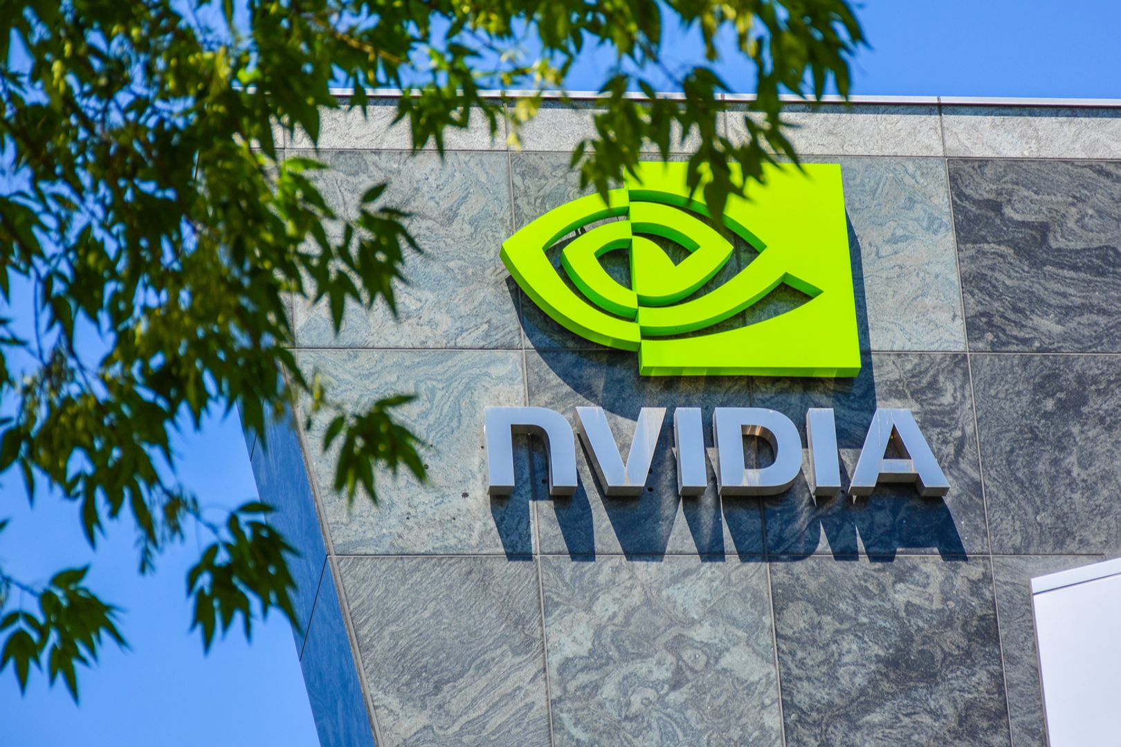 Bitcoin Uptrend at Risk Ahead of Nvidia Earnings, Fed Minutes; XRP Holds Key Support Amid XRPFi Narrative