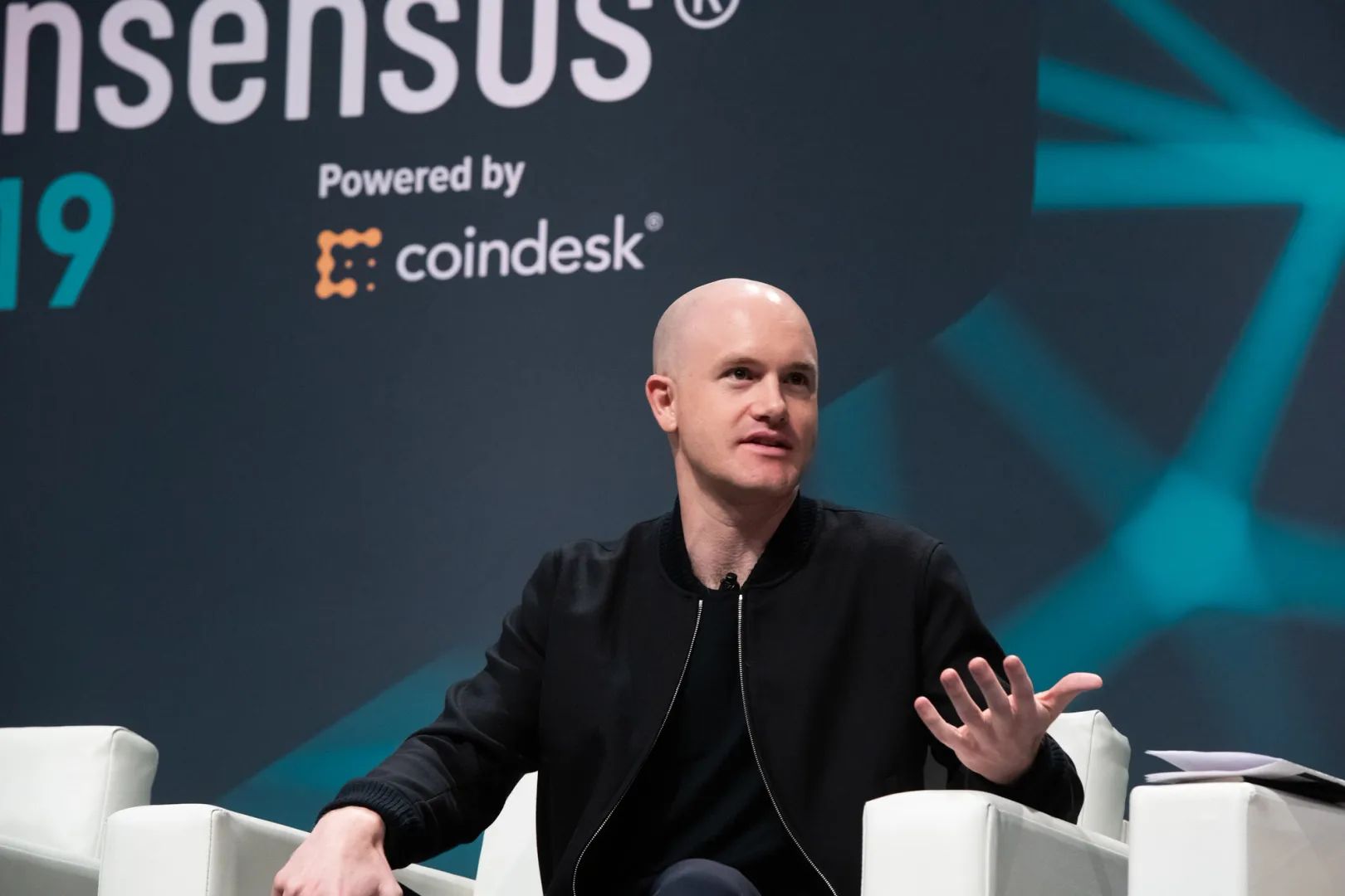 Coinbase to Launch Bitcoin Rewards Card With Amex, While Eyeing U.S. Futures Expansion