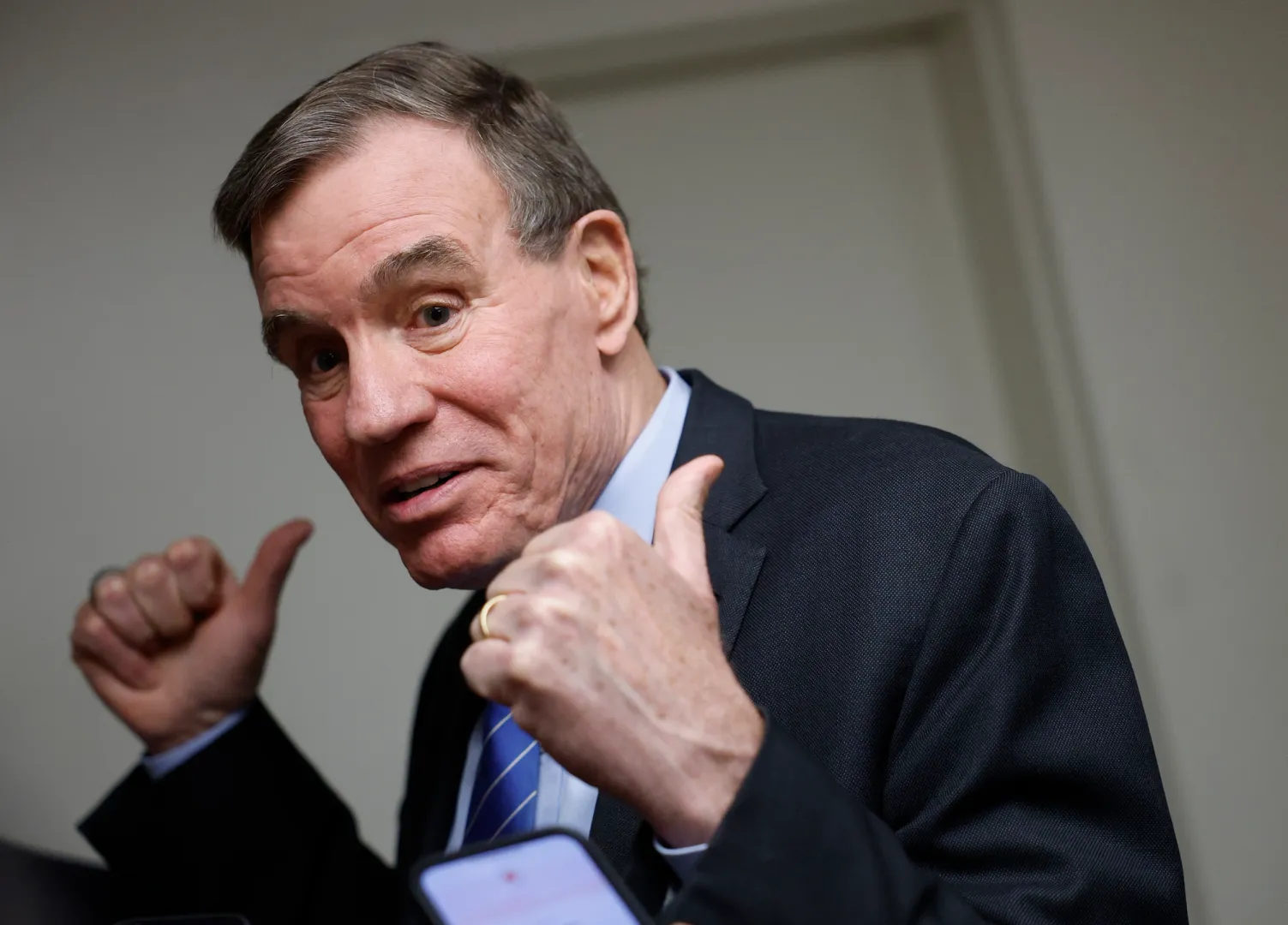 Crypto's U.S. Policy Aims May Pivot on Resistance from Democratic Senator Warner
