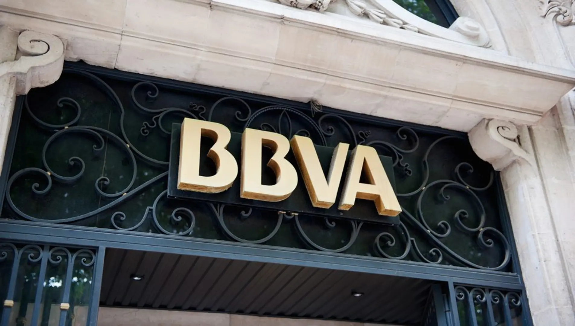 Spain's BBVA Is Advising Clients to Invest Up to 7% of Portfolio in BTC, ETH: Reuters