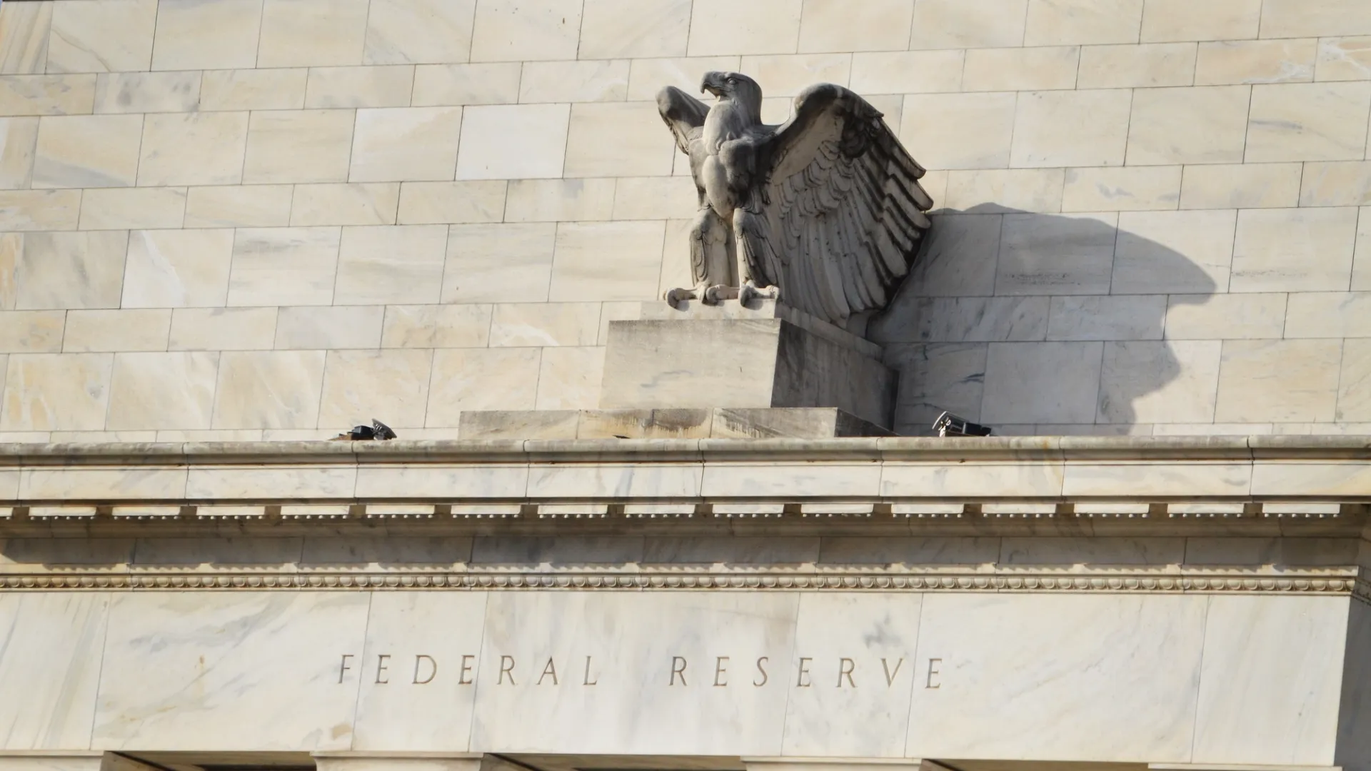 U.S. Fed Officially Scraps Specialist Group Meant to Oversee Crypto Issues