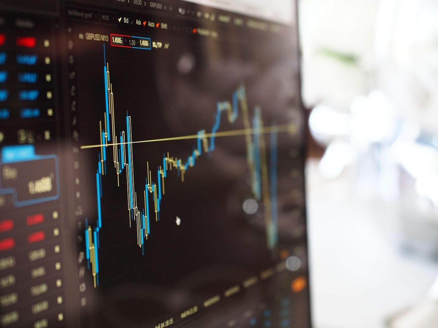 XRP Falls Below 200-day Average, Bitcoin Dips to $105K as Traders Eye Core PCE